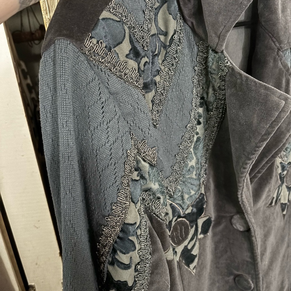 Vintage Gothic Newport News Embroidered Black & Deep Blue Velvet Coat | Size M - Picture 4 of 10